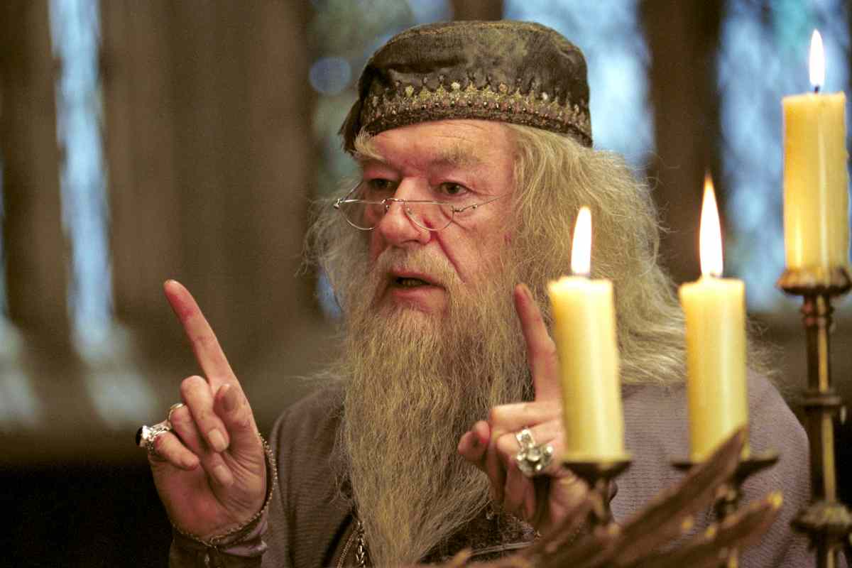 Harry Potter, l'errore di Lumacorno che nessuno ha notato: con Silente non doveva farlo